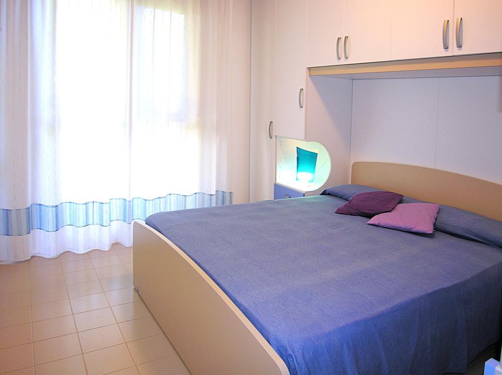 Apartment Gemini Con Piscina Bibione Værelse billede