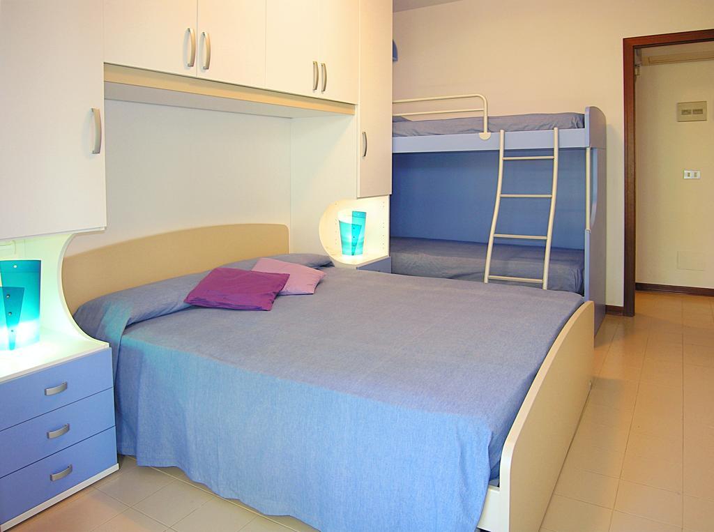 Apartment Gemini Con Piscina Bibione Værelse billede