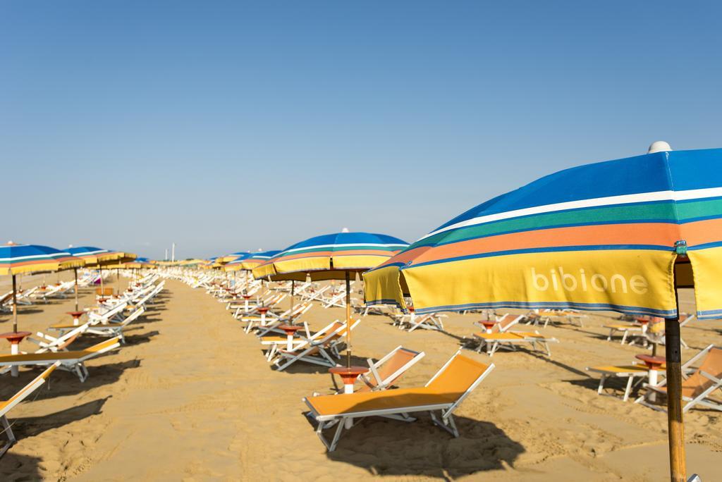 Apartment Gemini Con Piscina Bibione Eksteriør billede